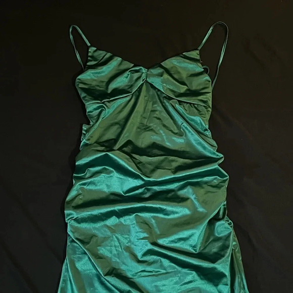 🖤New Aigeman Satin Drape Neck Backless Mermaid Dress🖤 - Picture 5 of 9